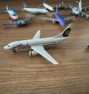JC Wings Alaska Airlines Boeing 737-400 Diecast 1:200 Scale Model N769AS